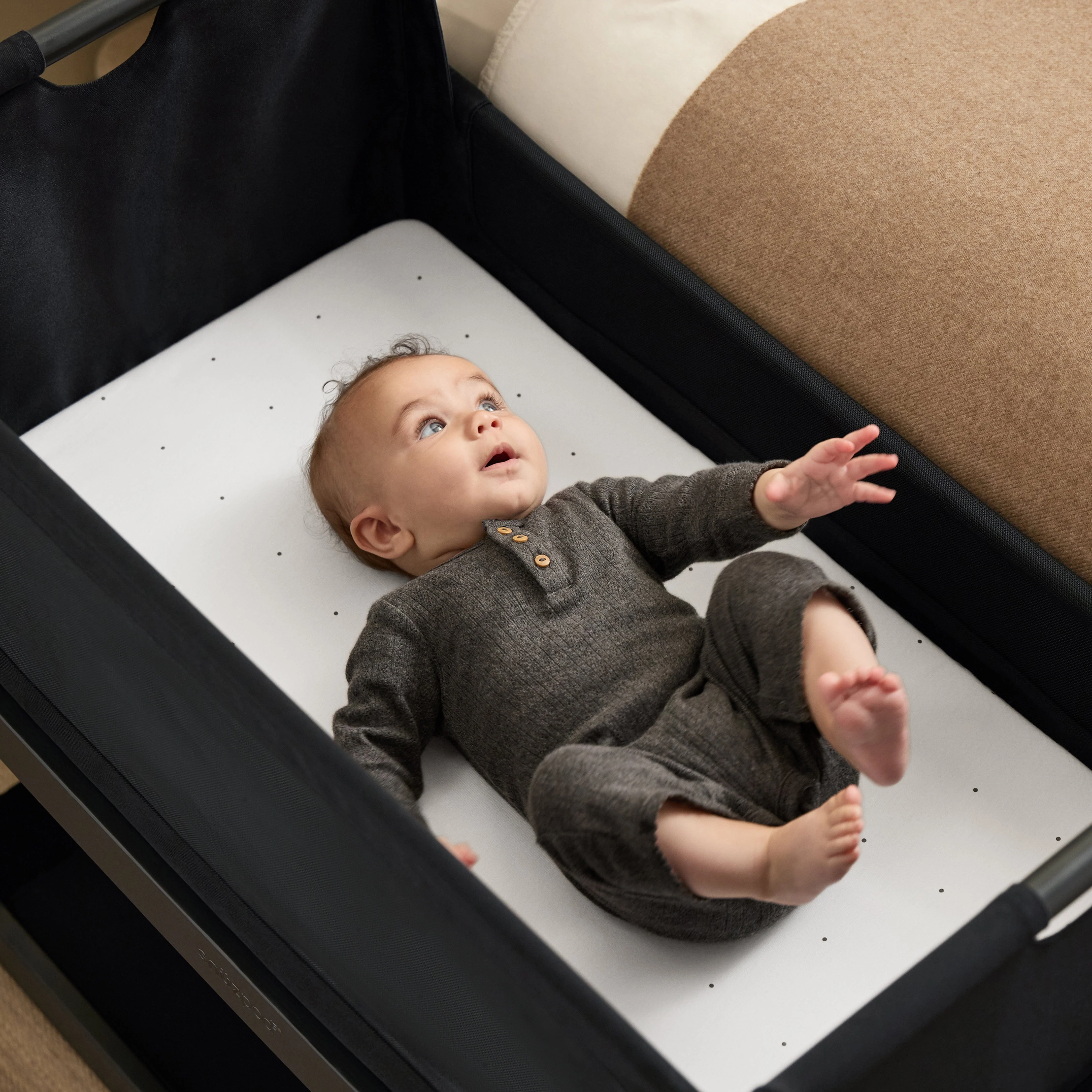 Crib 2 Pack Fitted Sheets - White / Dot - Image 3