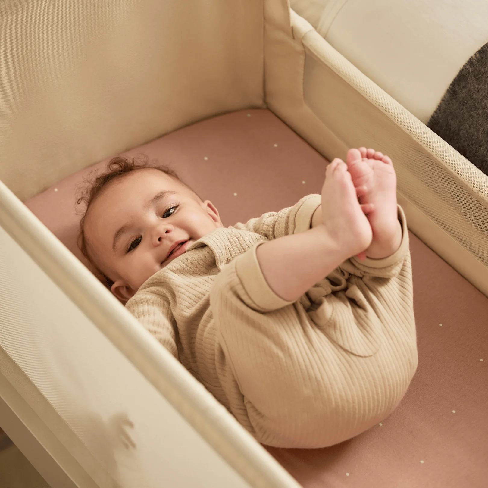 SnuzPod5 Bedside Crib Cashmere - Image 3