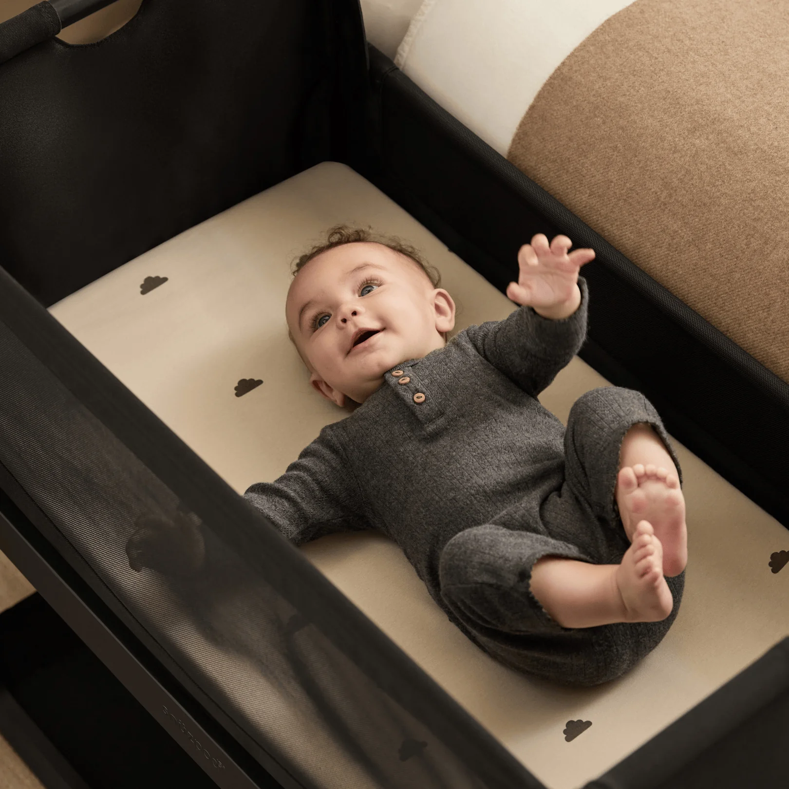 SnuzPod5 Bedside Crib Graphite - Image 3