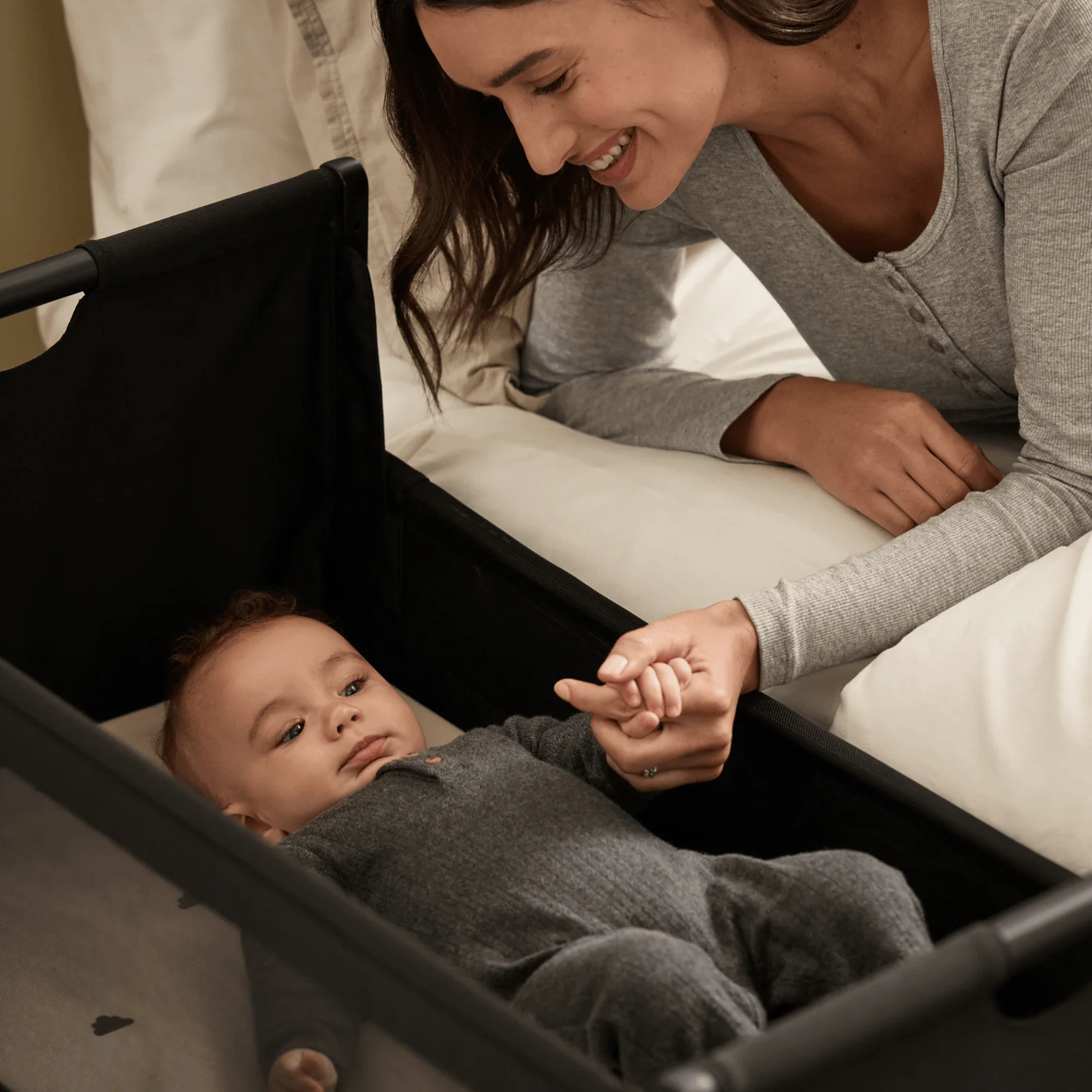 SnuzPod5 Bedside Crib Graphite - Image 5