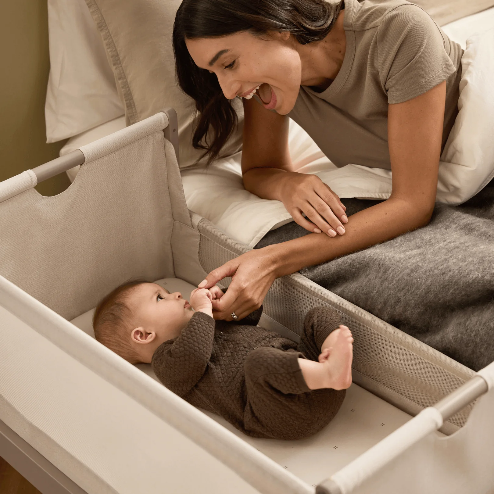 SnuzPod5 Bedside Crib Mocha - Image 5