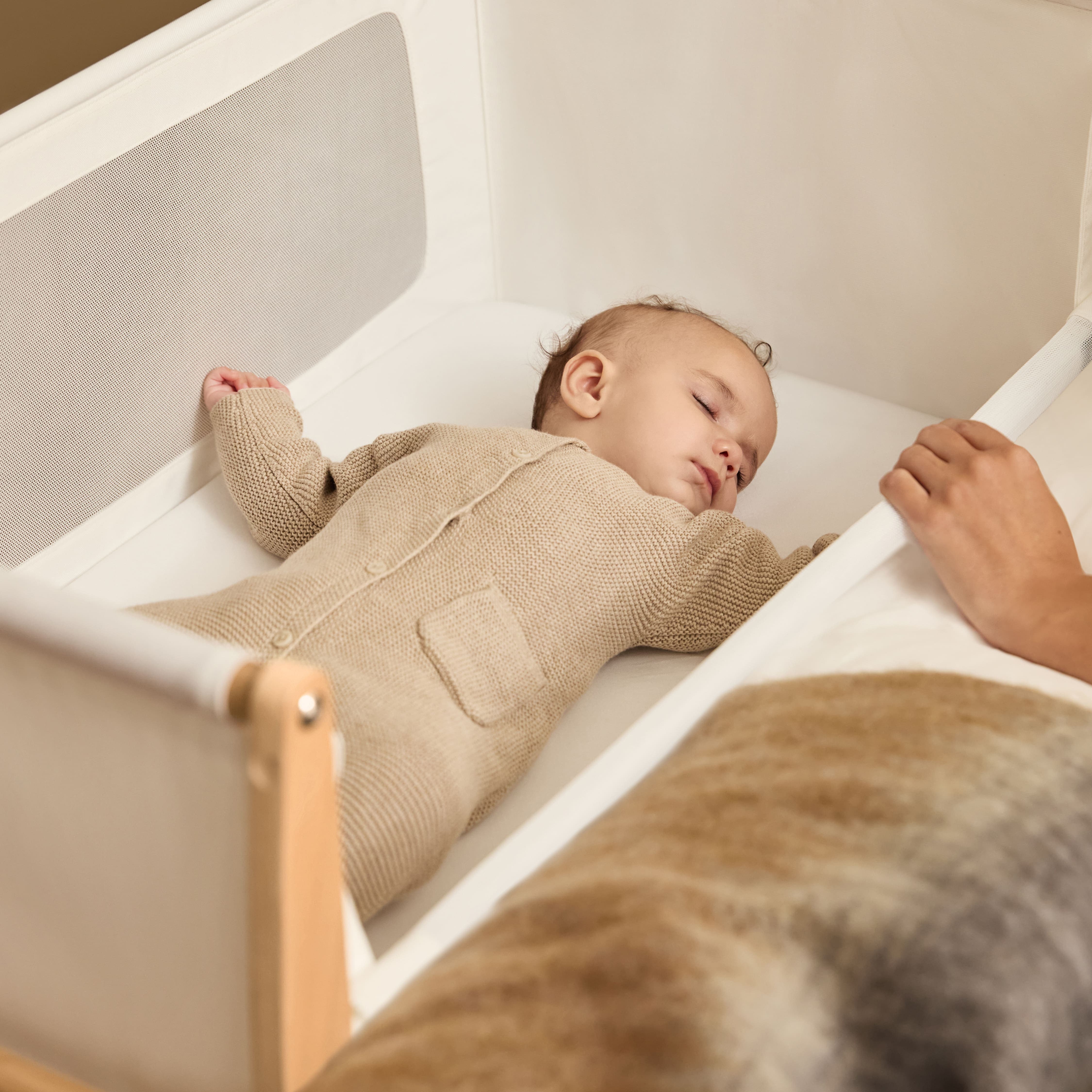 SnuzPod5 Bedside Crib Natural - Image 3