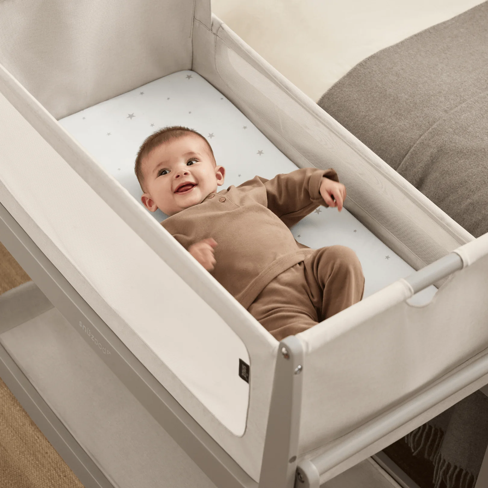 SnuzPod5 Bedside Crib Pebble - Image 3
