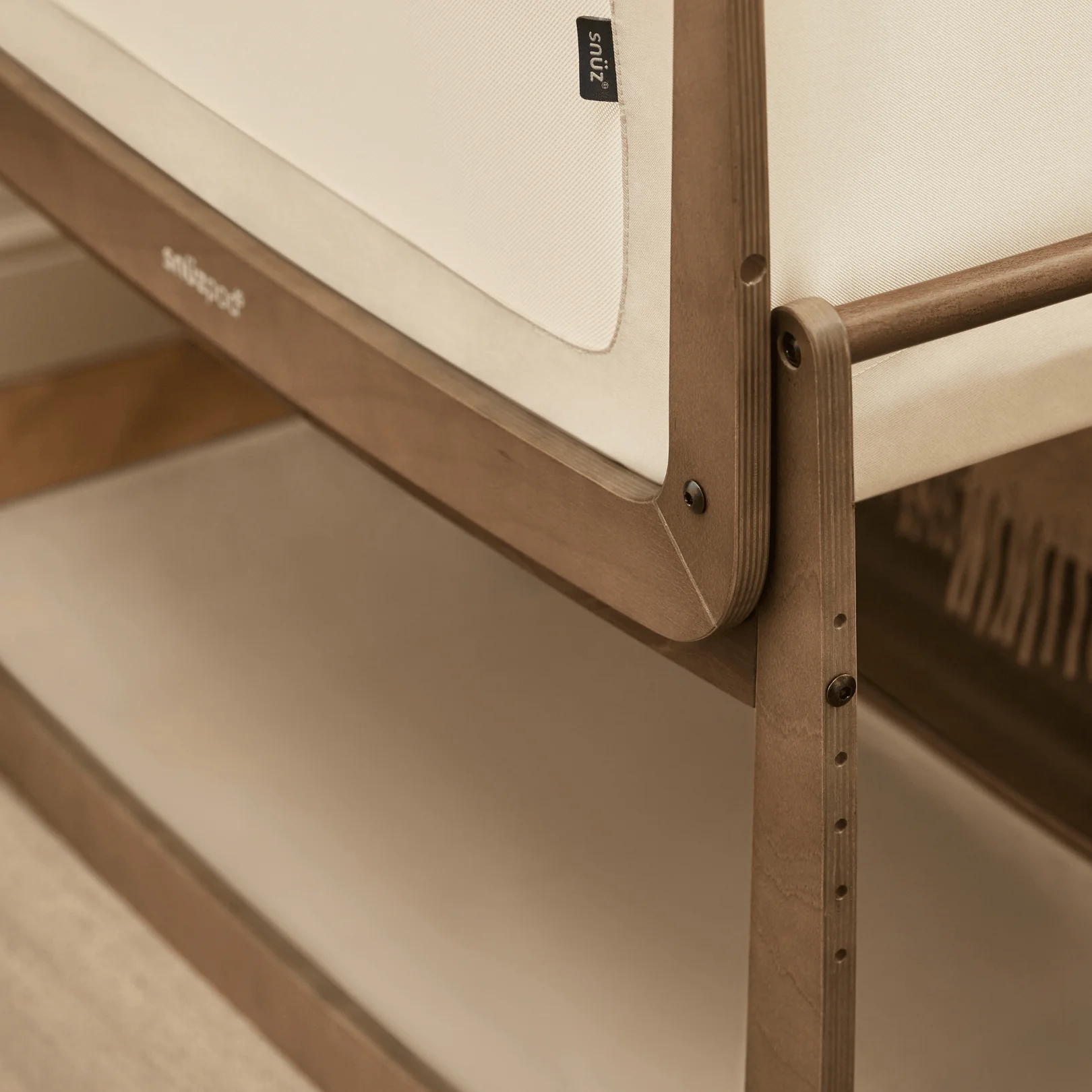 SnuzPod5 Bedside Crib Walnut - Image 7