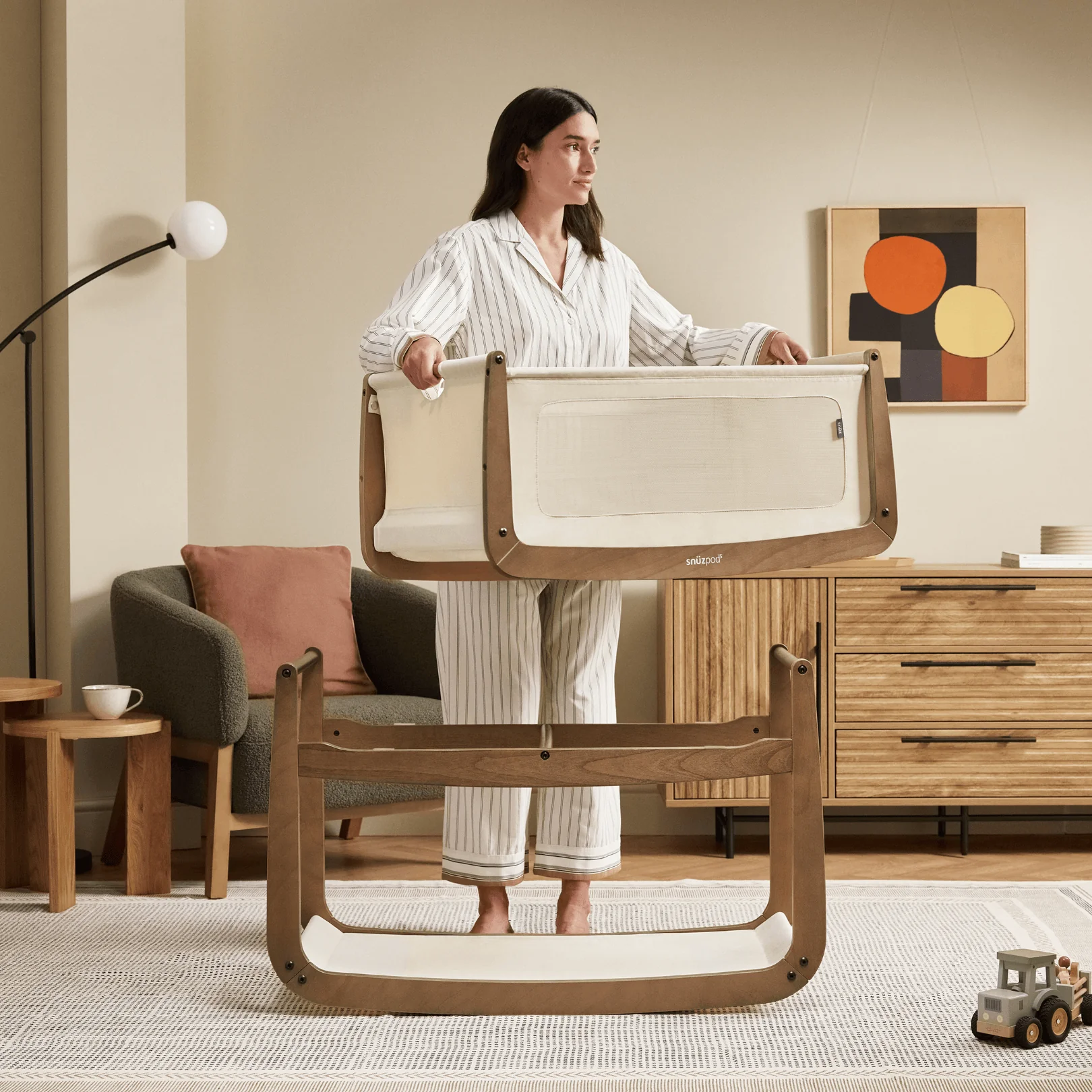 SnuzPod5 Bedside Crib Walnut - Image 8