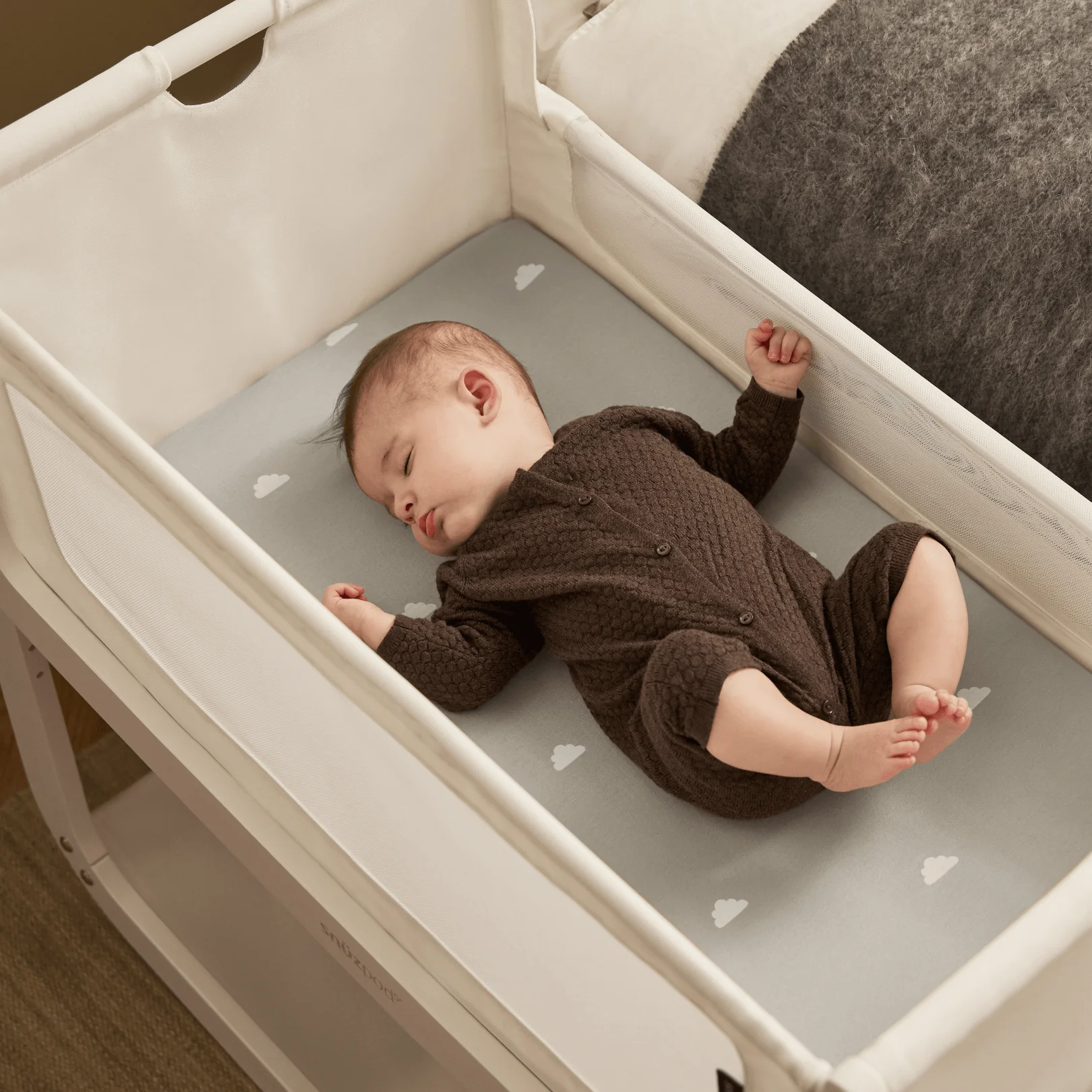 SnuzPod5 Bedside Crib White - Image 3